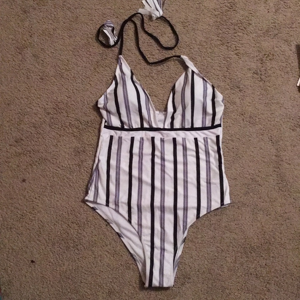Cupshe Ice and Snow Love Stripe One-piece Swimsuit
